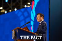  李 대통령, 반도체 육성전략 보고회 주재…AI시대 전략 논의