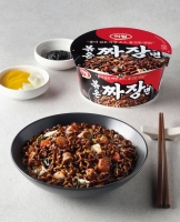  하림, 옛날 맛 그대로 담아낸 '컵 볶음짜장면' 선봬