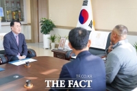  김지철 충남도교육감, 자택 화재 피해 학생 복구 지원금 전달