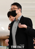  김건희 조사 하루 전 오빠 특검 출석…묵묵부답