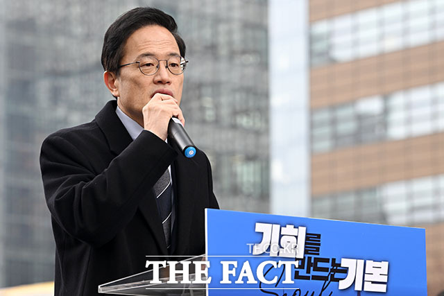 '서울의 중심 광화문광장에서 서울시장을 외치다' 서울시장 출마선언한 박주민 의원.