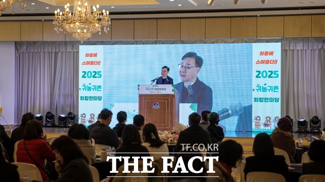 하승철 하동군수가 2025 귀농귀촌인 화합한마당 행사에서 인사말을 하고 있다. /하동군