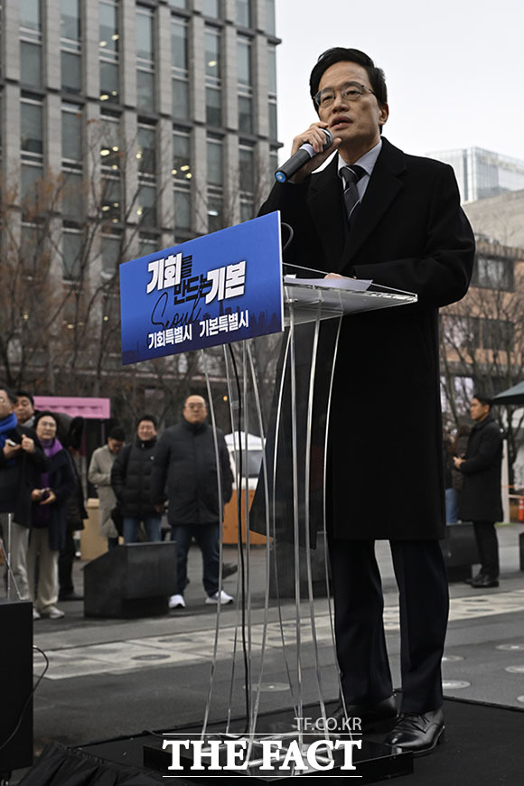 박 의원이 선거 출마를 선언하는 모습.