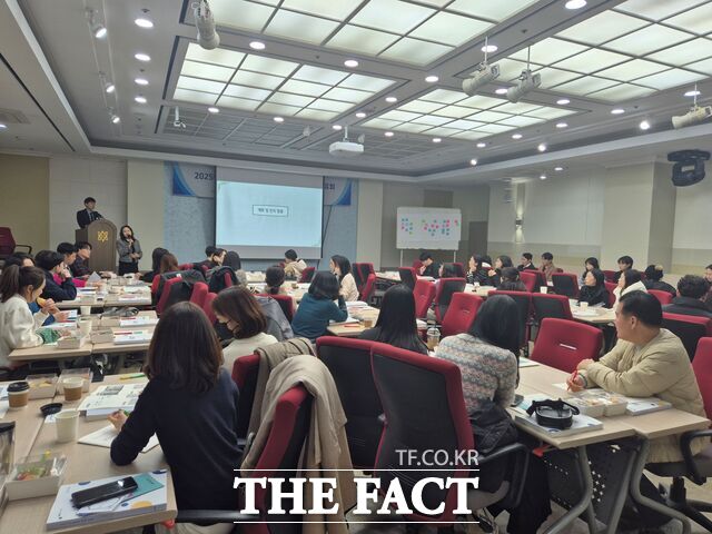 11일 대전 KT인재개발원에서 IB 프로그램 연구회 성과 공유회를 진행하고 있다. /대전교육청