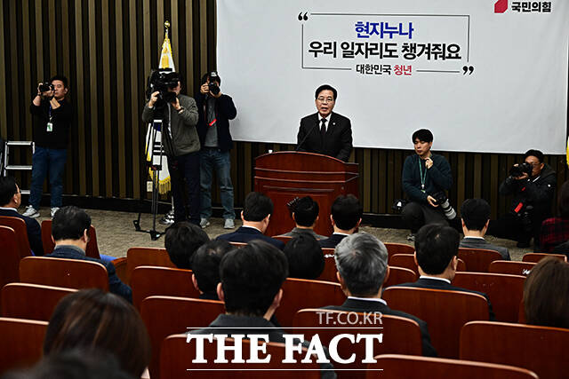 송언석 국민의힘 원내대표가 11일 오후 서울 여의도 국회에서 열린 의원총회에 참석해 모두발언을 하고 있다. /국회=배정한 기자