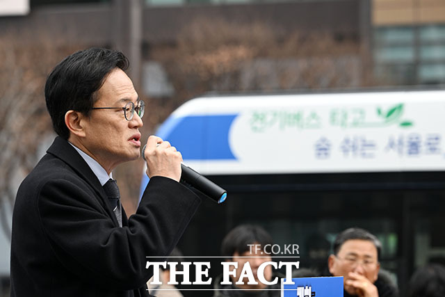 '서울의 중심 광화문광장에서 서울시장을 외치다' 서울시장 출마선언한 박주민 의원.