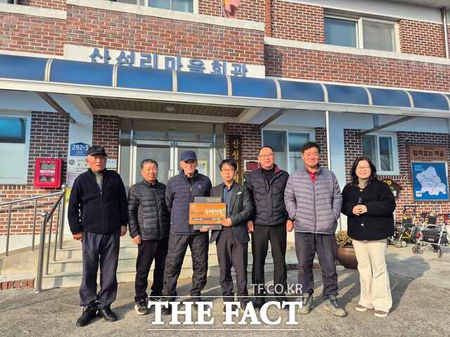 당진시 정미면 산성리는 10일 '소각 산불 없는 녹색마을' 현판식을 진행했다. /당진시
