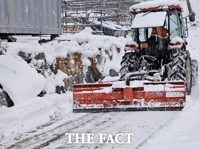청양군이 지난해 겨울철 눈길을 선제적으로 신속하게 대응하고 있다. /청양군