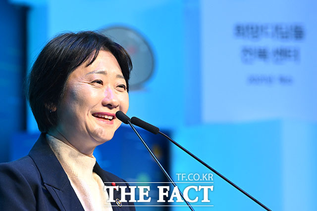 기념사 하는 이스란 보건복지부 제1차관.