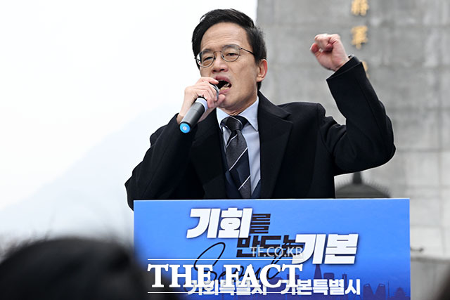 '서울의 중심 광화문광장에서 서울시장을 외치다' 서울시장 출마선언한 박주민 의원.