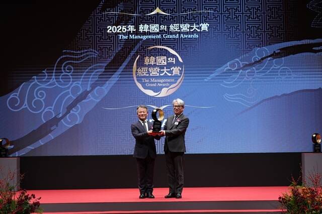 HUG가 전세 피해 예방 서비스 혁신 성과를 인정받아 '2025 한국의 경영대상'에서 'Innovative Service of the Year'를 수상했다. /HUG