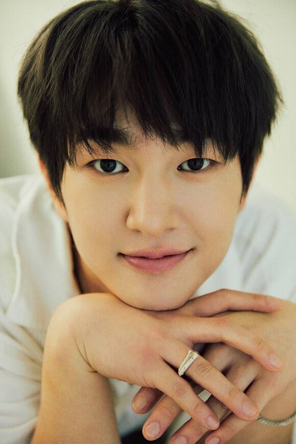 샤이니 멤버 온유가 일명 '주사 이모'와의 친분 의혹을 부인하며