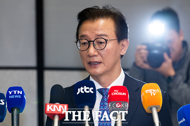 통일교 측으로부터 금품 수수 의혹을 받는 전재수 해양수산부 장관이 11일 오전 인천국제공항을 통해 귀국하며 입장을 밝히고 있다. /인천국제공항=박헌우 기자