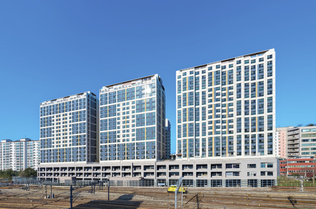 삼성은 11일 인천광역시 부평구 청소년수련관에서 희망디딤돌의 16번째 센터인 인천센터 개소식과 희망디딤돌 10주년 기념행사를 개최했다. /삼성