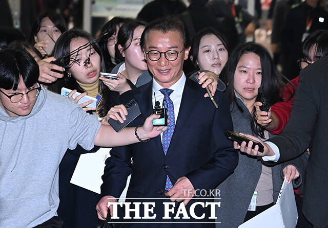 통일교 측으로부터 금품 수수 의혹을 받는 전재수 해양수산부 장관이 11일 오전 인천국제공항을 통해 귀국하며 입장을 밝히고 있다. /인천국제공항=박헌우 기자