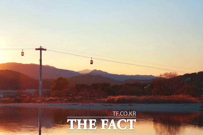 울진군의 왕피천 노을. /울진군