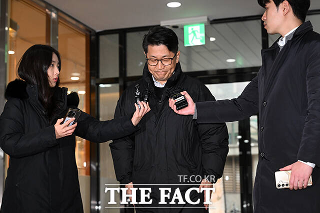 쿠팡 외압 의혹을 폭로한 문지석 검사가 11일 오전 서울 서초구 센트로빌딩 사무실에 마련된 관봉권 쿠팡 특검 사무실에 출석하고 있다. /서예원 기자