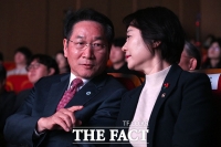  대화 나누는 유정복 시장과 이스란 차관 [포토]