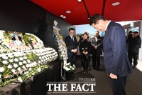  故김지미 추모...헌화하는 오세훈 시장 [TF사진관]