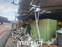  영주 석남마을 '연쇄 추돌'…민가 들이받은 5중 사고에 주민들 '벌벌'