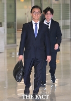  귀국하는 전재수 장관 [포토]