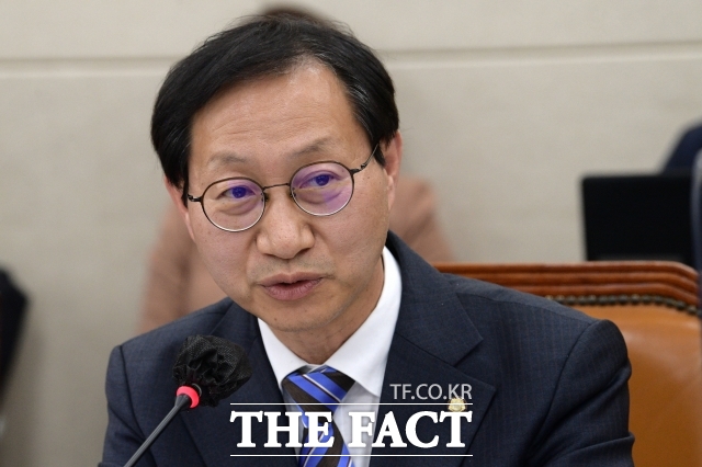 보건복지부는 제19대 국민연금공단 이사장으로 김성주 전 더불어민주당 국회의원이 결정됐다고 12일 밝혔다. 사진은 2022년 10월 25일 오후 서울 여의도 국회에서 열린 연금개혁특별위원회 1차 회의에서 야당 간사인 김성주 더불어민주당 의원이 인사말을 하고 있다./남윤호 기자