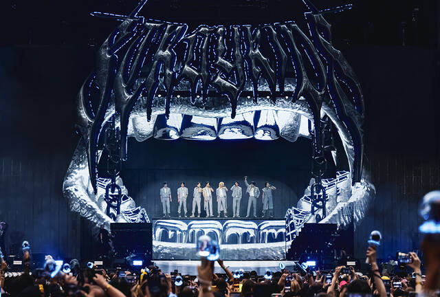 그룹 스트레이 키즈의 월드투어 'dominATE'가 미국 빌보드가 발표한 '톱 투어 2025 차트'에서 10위에 올랐다./JYP엔터테인먼트