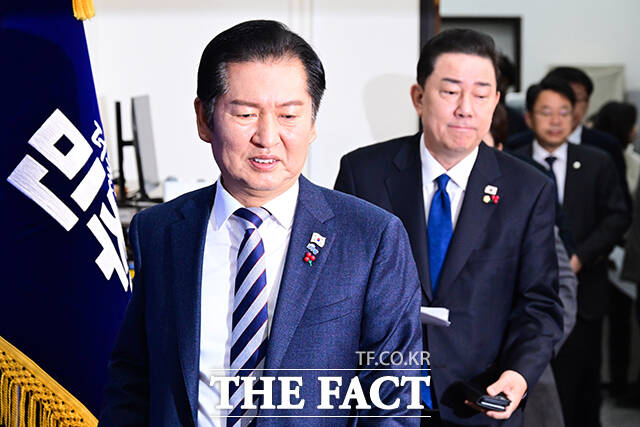 정청래 더불어민주당 대표가 대통령실과의 원팀 기조를 강조하며 '엇박자' 표출을 부쩍 경계하는 모습이다. 그러나 당정 불협화음 진단이 공개적으로 제기되며 오히려 엇박자 논란이 부각되는 모양새다. 사진은 정 대표. /남윤호 기자