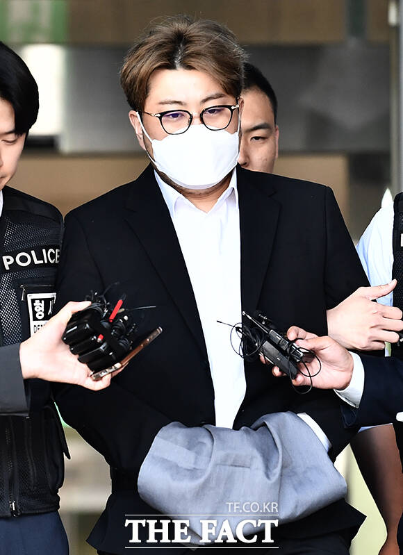 복역 중인 가수 김호중이 교도소 합창단원 자격으로 공연에 참여했다는 주장이 제기됐다. /박헌우 기자