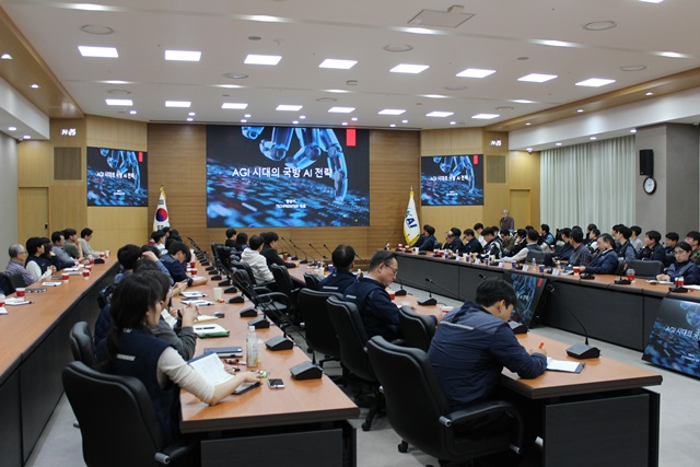 한국항공우주산업(KAI)은 지난 11일 경남 사천 본사에서 항공우주 소프트웨어(SW) 경쟁력 강화를 위한 제3차 'K-AI Day' 세미나를 개최했다고 12일 밝혔다. /KAI
