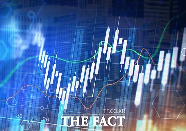 금융감독원이 12일 발표한 '2025년 11월 외국인 증권투자 동향'에 따르면 지난달 외국인 투자자가 국내 증시에서 13조3730억원의 주식을 팔며 6개월 만에 순매도로 전환했다. /더팩트 DB