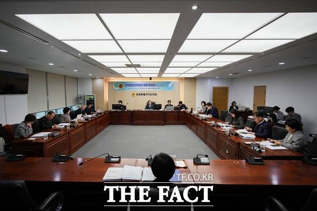 12일 전북도의회 인사청문위원회가 허명숙 전북여성재단 원장 후보자에 대한 인사청문회를 진행하고 있다. /전북도의회