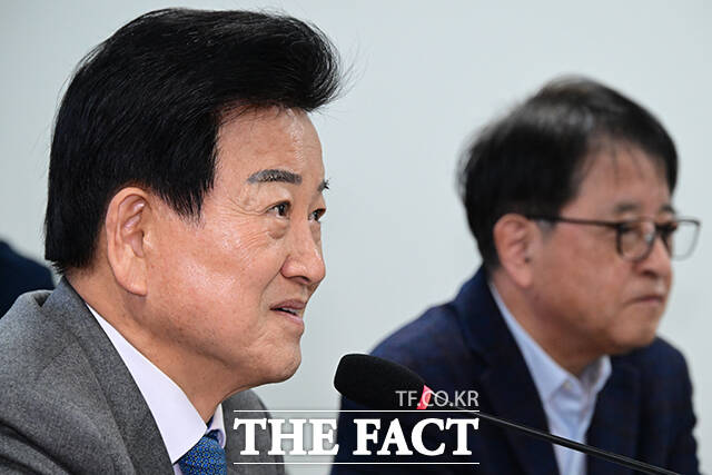 동북아평화공존포럼 대표의원을 맡고 있는 정동영 장관.