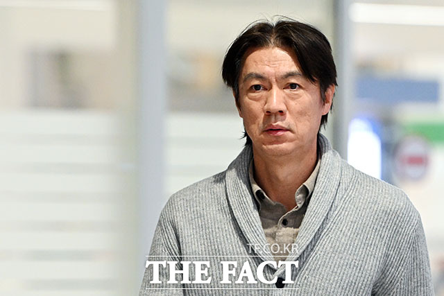 월드컵 조 추첨 및 현지답사 마치고 귀국한 홍 감독.