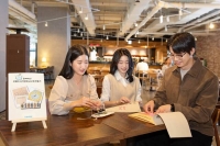  코웨이, 4년째 시각장애 아동 지원…점자 교구 200개 전달