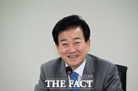  정동영, 국회 토론회 참석…'밝은 표정으로 인사' [TF사진관]