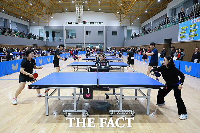 13일 예천군 문화체육센터에서 경북오픈 탁구대회가 성황리에 열렸다. /예천군