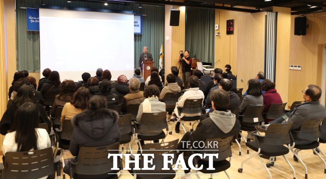 광명6동 주민선택 동장임용제 후보자 공약 발표회가 진행되고 있다. /광명시