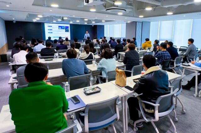 SK에코플랜트는 새로운 비즈니스 모델에 대한 구성원 이해도와 실무 대응력을 끌어올리는 차원의 'C.O.R.E 교육 프로그램' 운영 4개월 만에 1000명이 이수를 완료했다고 14일 밝혔다. /SK에코플랜트