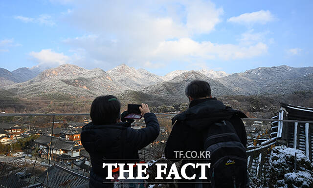 14일 오후 서울 북한산 일대에 쌓인 눈으로 설경을 자아내고 있다. /박헌우 기자