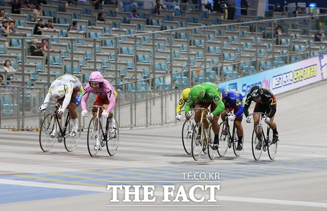 광명스피돔에서 1번 정종진, 7번 임채빈의 경주 장면, 오는 26~28 그랑프리 경륜에서 최종 승부를 가를 예정이다./국민체육진흥공단