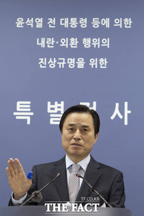 조은석 특검이 15일 서울 서초구 서울고검에서 윤석열 전 대통령의 비상계엄 선포 동기와 최초 준비 시점 등을 포함한 수사 결과를 발표하고 있다. /이새롬 기자