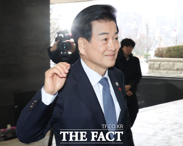 통일부는 15일 외교부 주도의 한미 간 대북 정책 공조를 위한 정례 협의에 불참한다고 밝혔다. 통일부 당국자는 이날 언론 공지를 통해