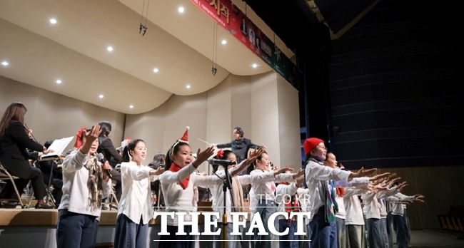 의왕시 송년음악회 맺음 그리고 시작 진행 모습. /의왕시