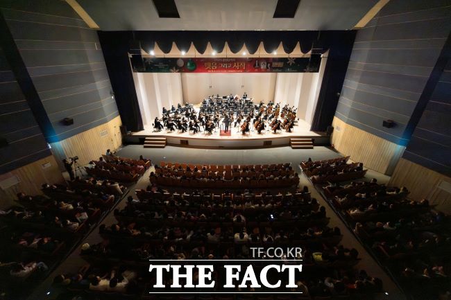 의왕시 송년음악회 맺음 그리고 시작 진행 모습. /의왕시