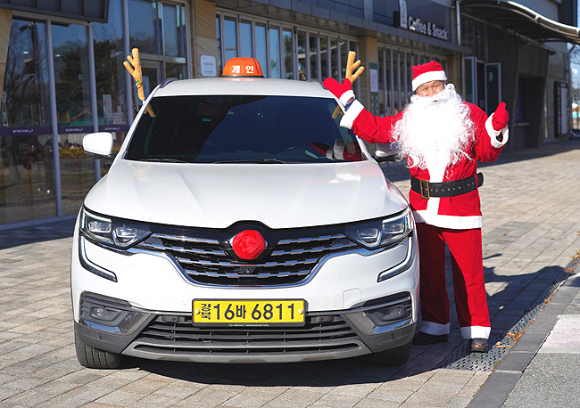 울진군이 24~25일 이틀간 산타관광택시를 특별 운행한다. /울진군