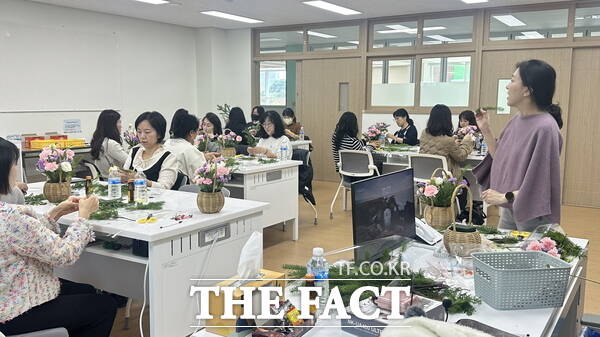 대전성남초등학교에서 지역사회와 연계한 프로그램을 운영하고 있는 모습. /대전시교육청