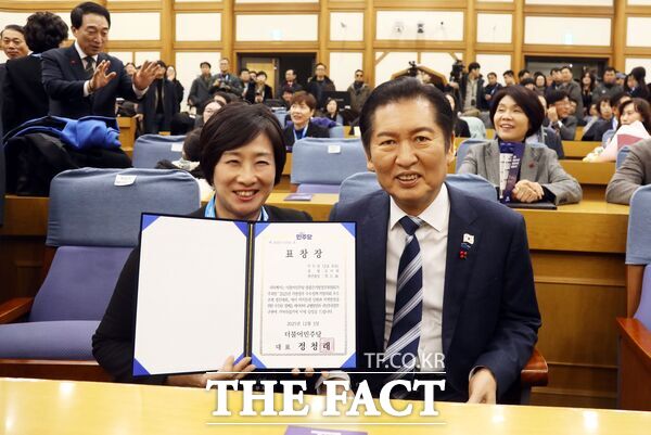 김미희 대전 유성구의회 의원이 15일 더불어민주당이 주관한 '2025 지방정부 우수정책·지방의회 우수조례 경진대회'에서 기초의원 우수조례 부문에 선정돼 수상의 영예를 안았다. /김미희 의원