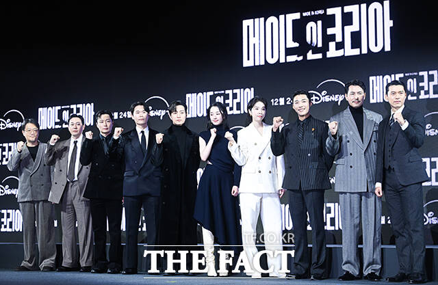 배우 박용우와 노재원, 강길우, 정성일, 원지안, 서은수, 우도환, 정우성, 현빈(왼쪽부터)이 15일 오전 서울 강남구 그랜드 인터컨티넨탈 서울 파르나스에서 열린 디즈니+ 새 오리지널 시리즈 ‘메이드 인 코리아’ 제작발표회에 참석해 포즈를 취하고 있다. /서예원 기자
