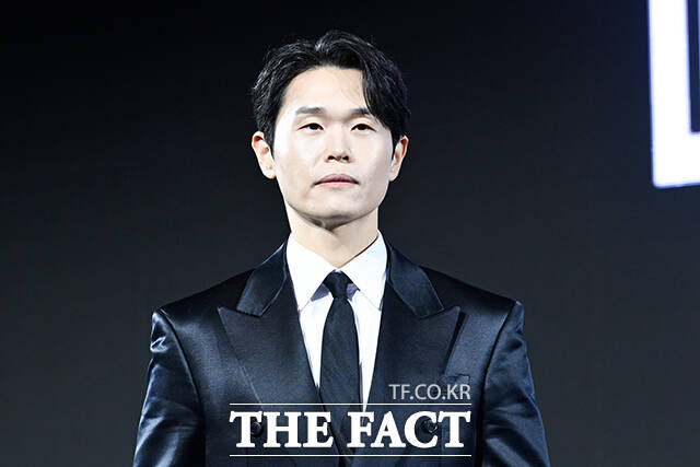 배우 박용우와 노재원, 강길우, 정성일, 원지안, 서은수, 우도환, 정우성, 현빈(왼쪽부터)이 15일 오전 서울 강남구 그랜드 인터컨티넨탈 서울 파르나스에서 열린 디즈니+ 새 오리지널 시리즈 ‘메이드 인 코리아’ 제작발표회에 참석해 포즈를 취하고 있다. /서예원 기자